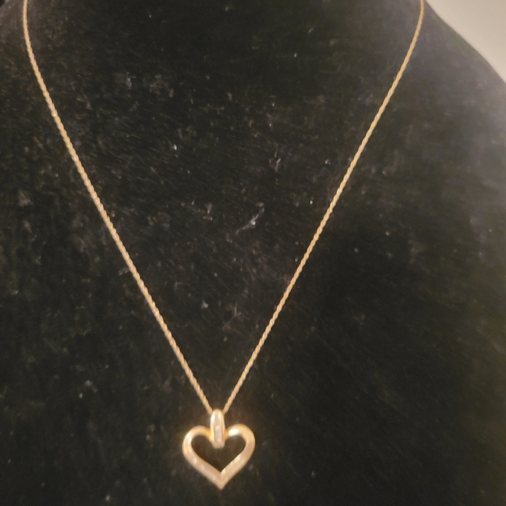 10 K Heart Pendant Necklace With Diamond Accents